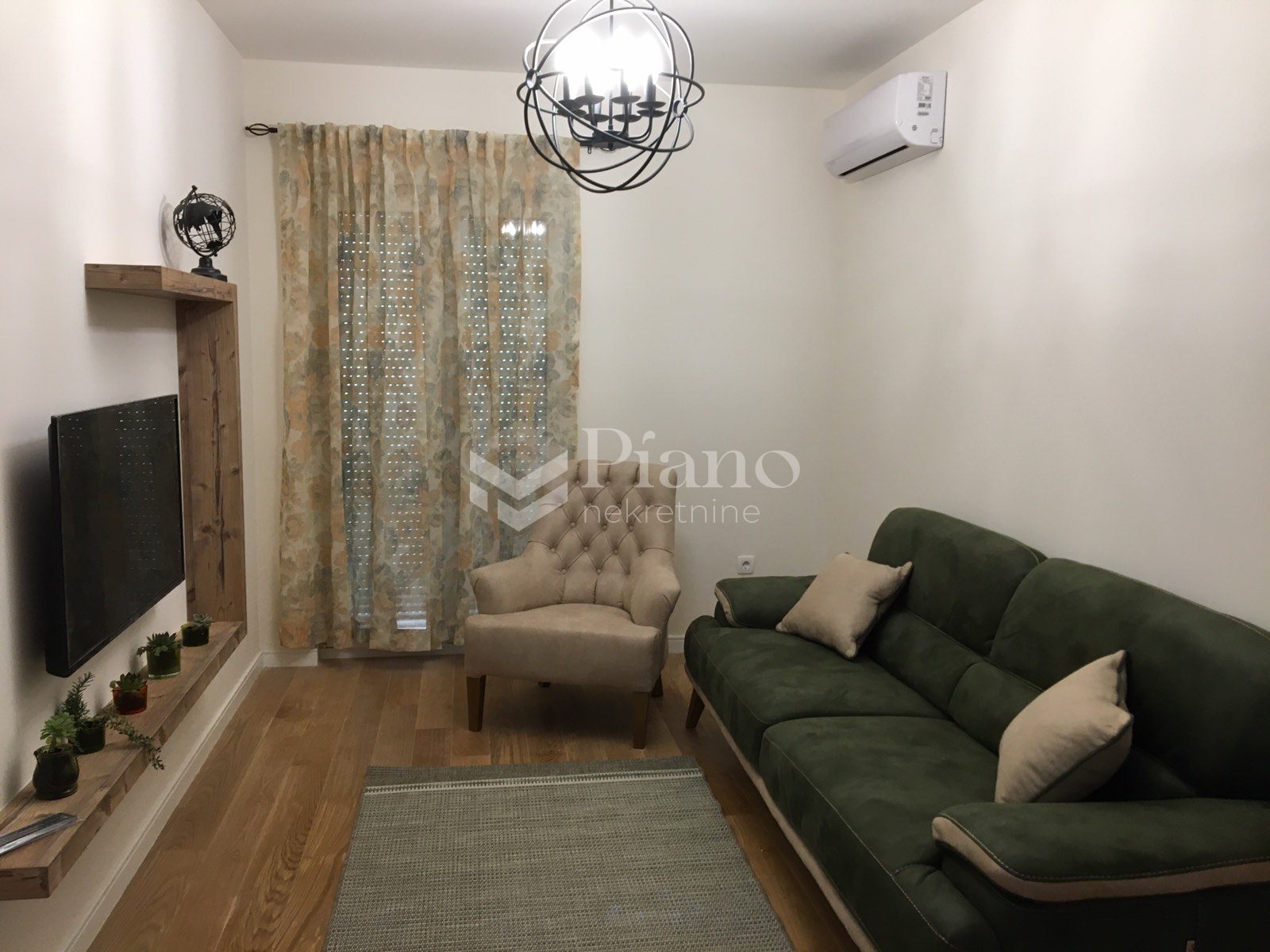 Namješten jednosoban stan u Central Point-u