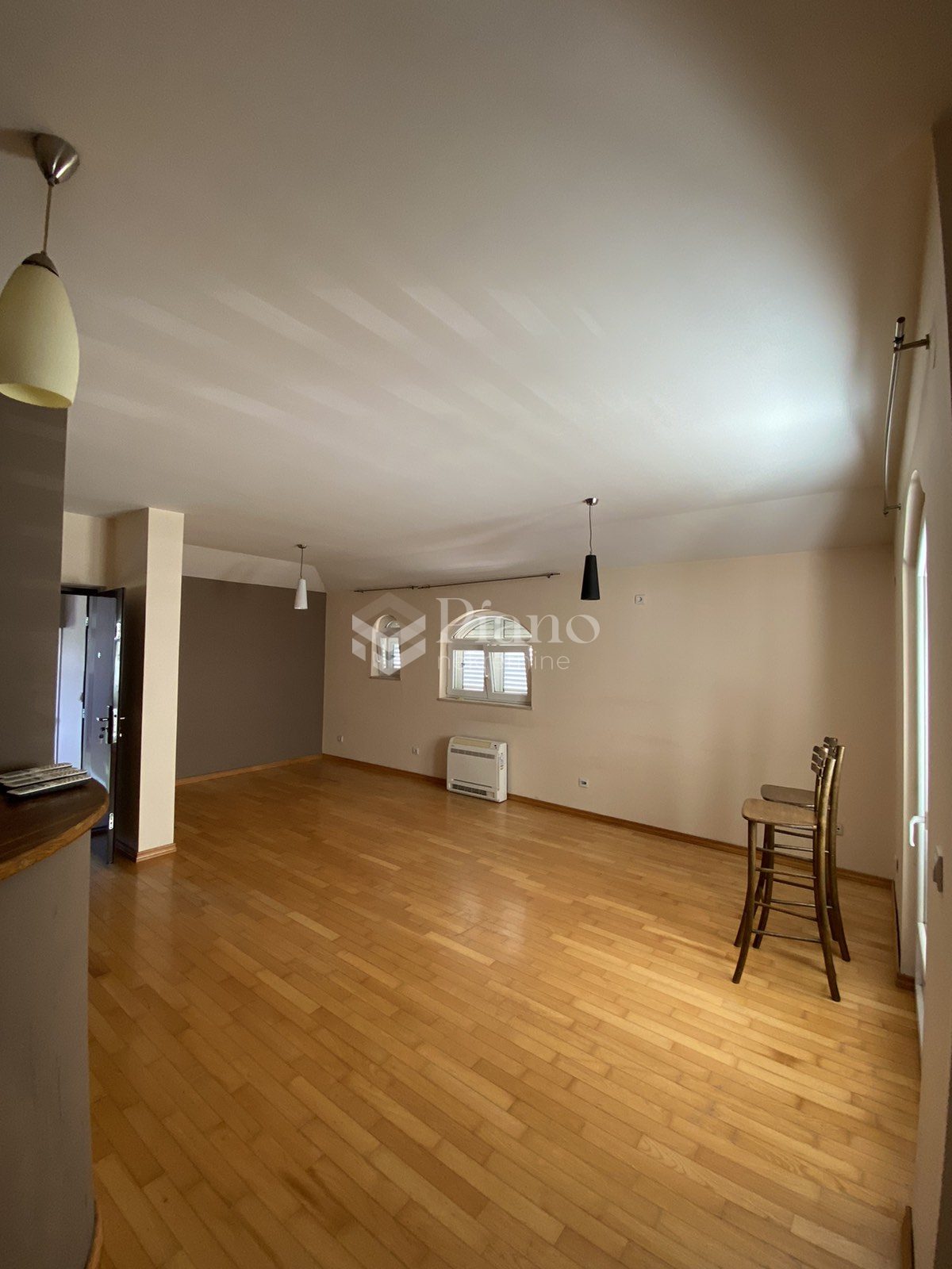 Nenamješten dvosoban stan u Zagoriču