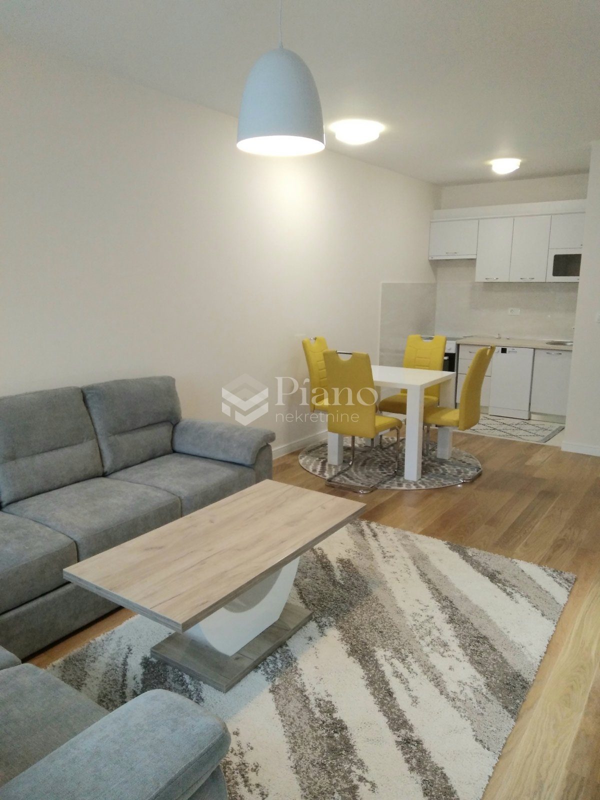 Namješten jednosoban stan u Central Point-u