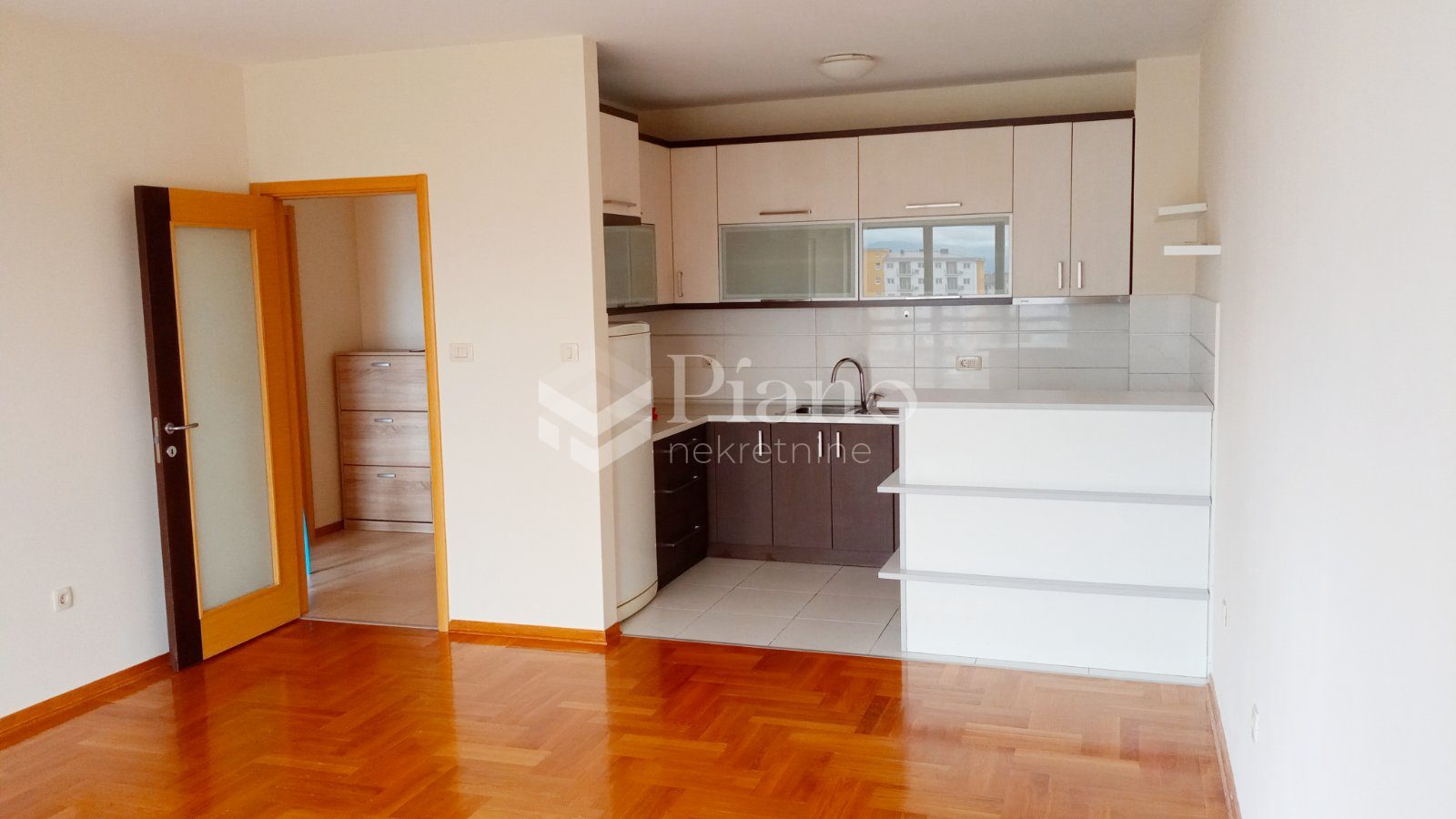 Polunamješten jednosoban na Tuškom putu