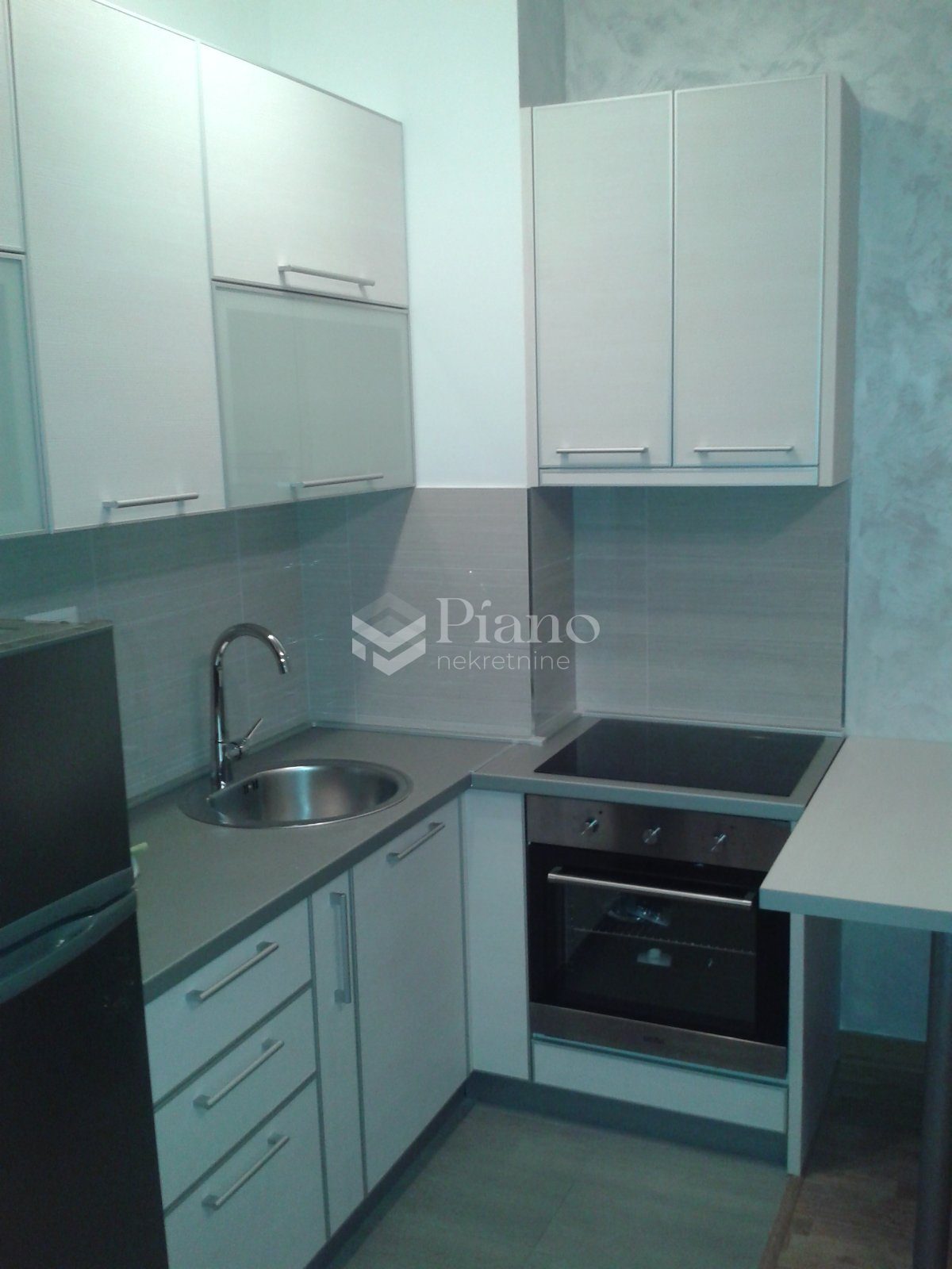 Namještena garsonjera u City kvartu