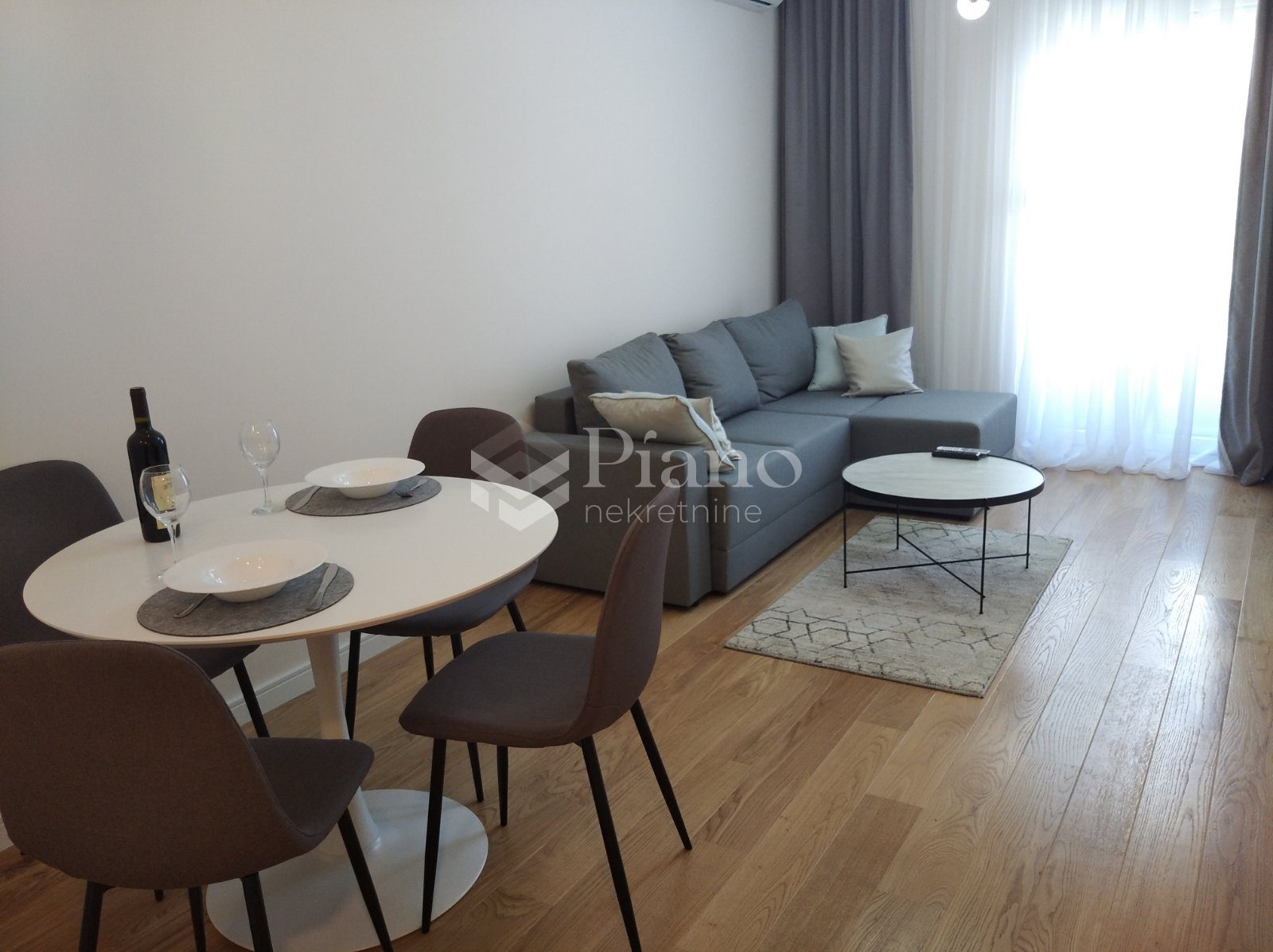 Namješten jednosoban stan u Central Point-u