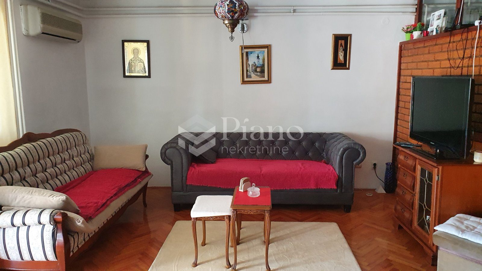 Namještena kuća u Tološima