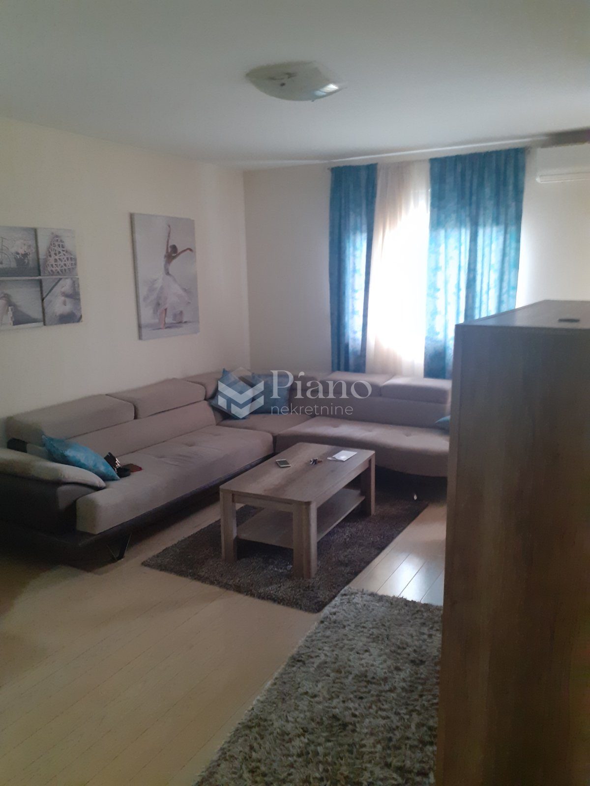 Namješten dvosoban stan u City kvartu