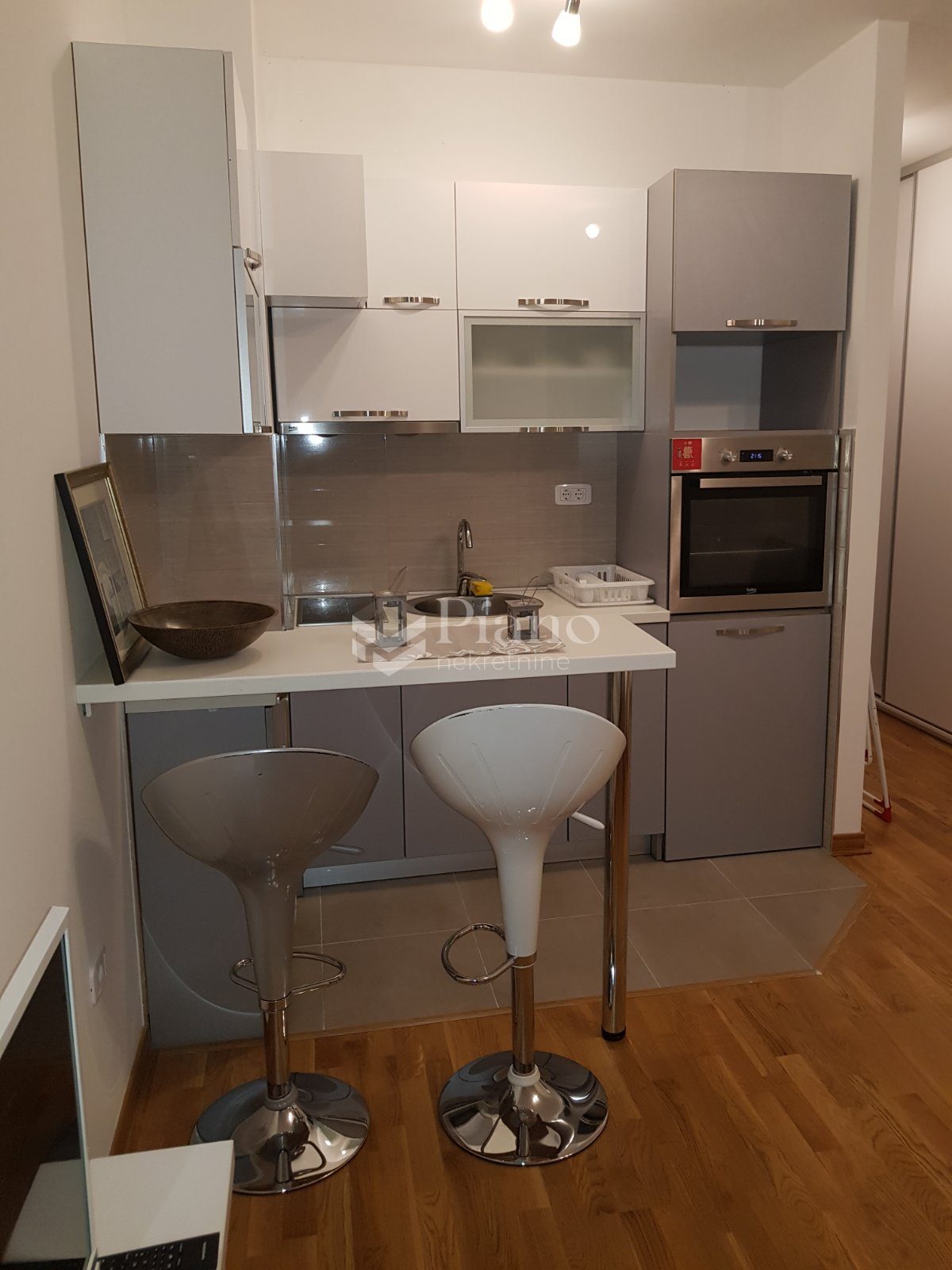 Namještena garsonjera u City kvartu