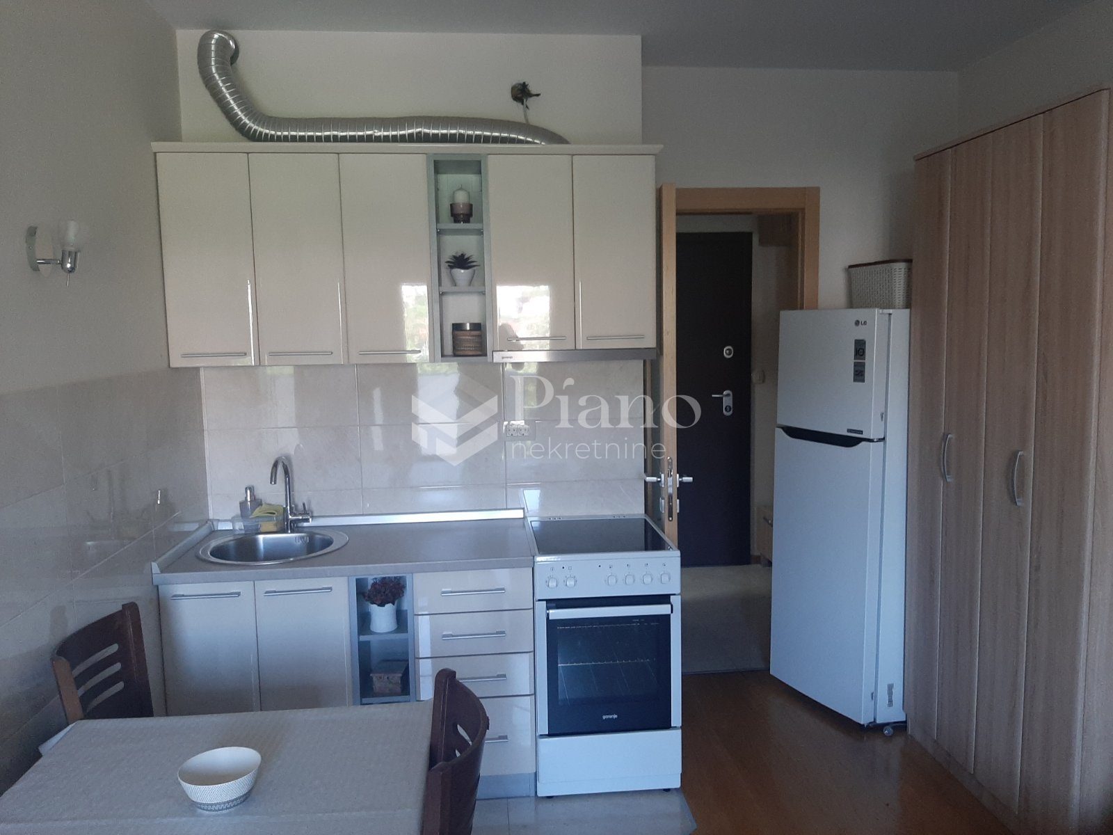 Namještena garsonjera kod Palade