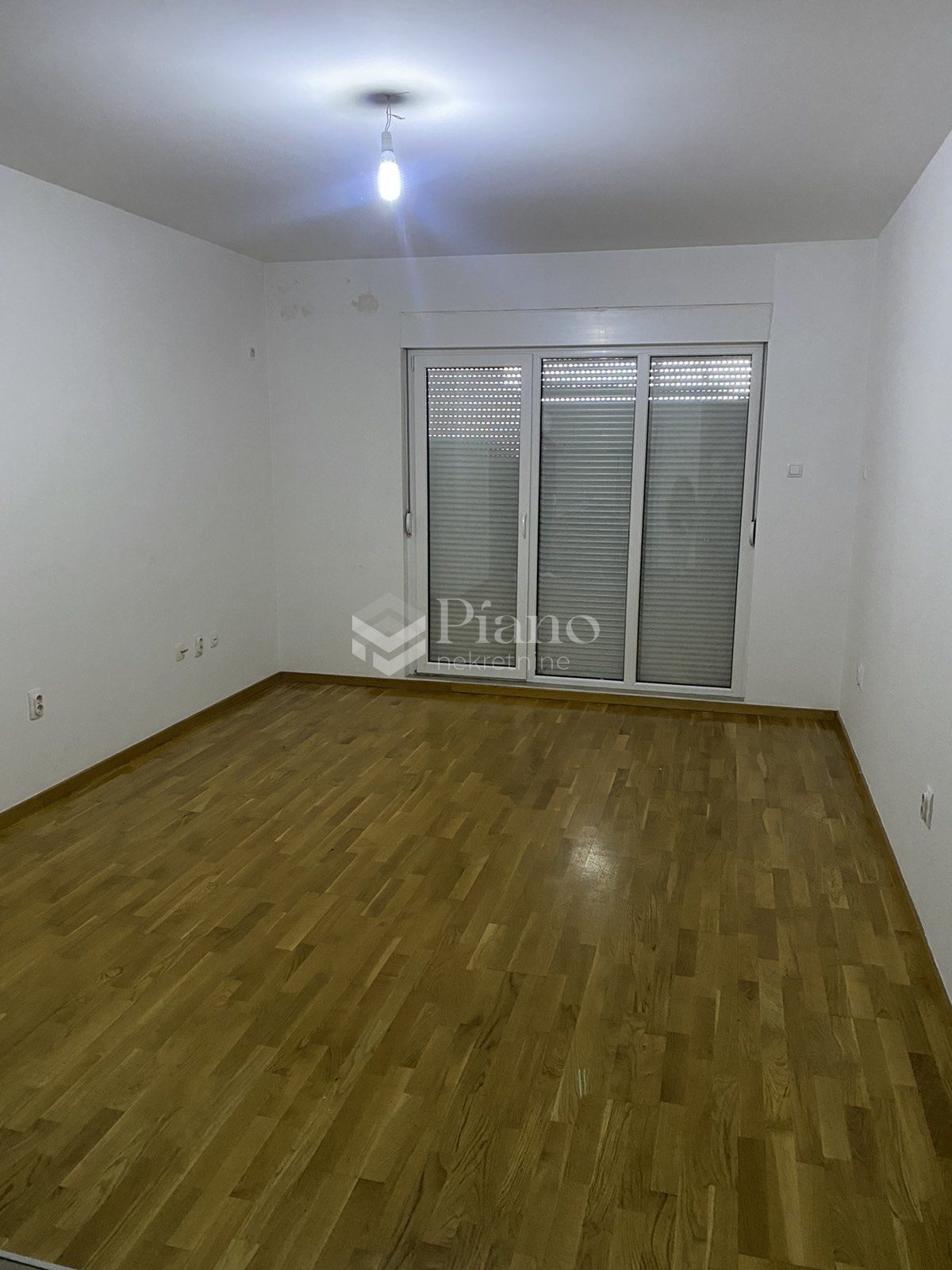 Nenamještena garsonjera na Tuškom putu