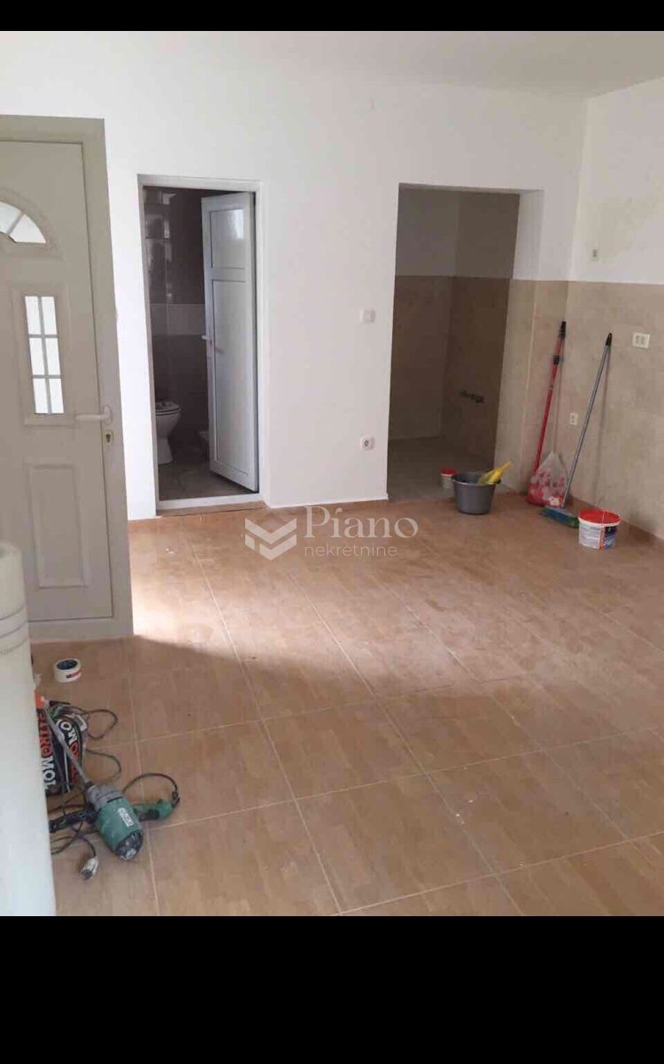 Nenamješten poslovni prostor u centru grada