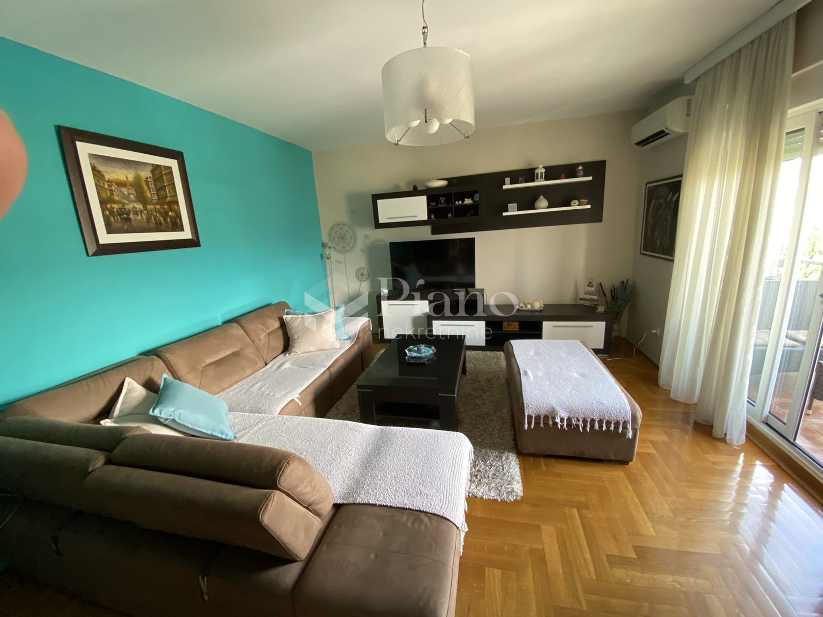 Namješten trosoban stan u Bloku 9