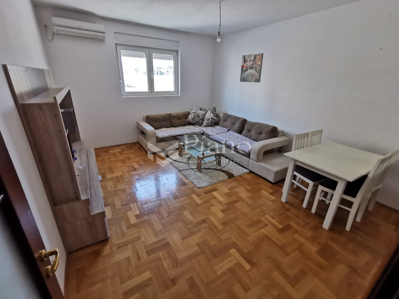 Namješten jednosoban stan na Tuškom putu