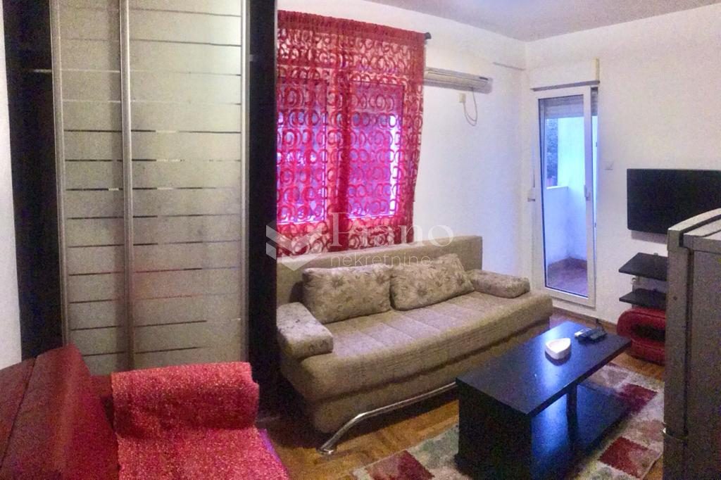 Namještena garsonjera, Krivi most