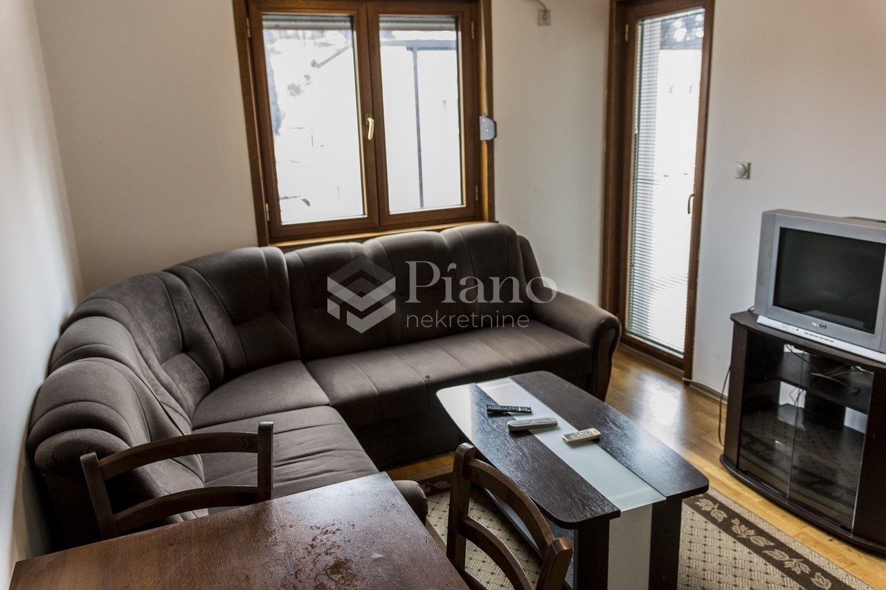 Namješten jednosoban stan na Pobrežju