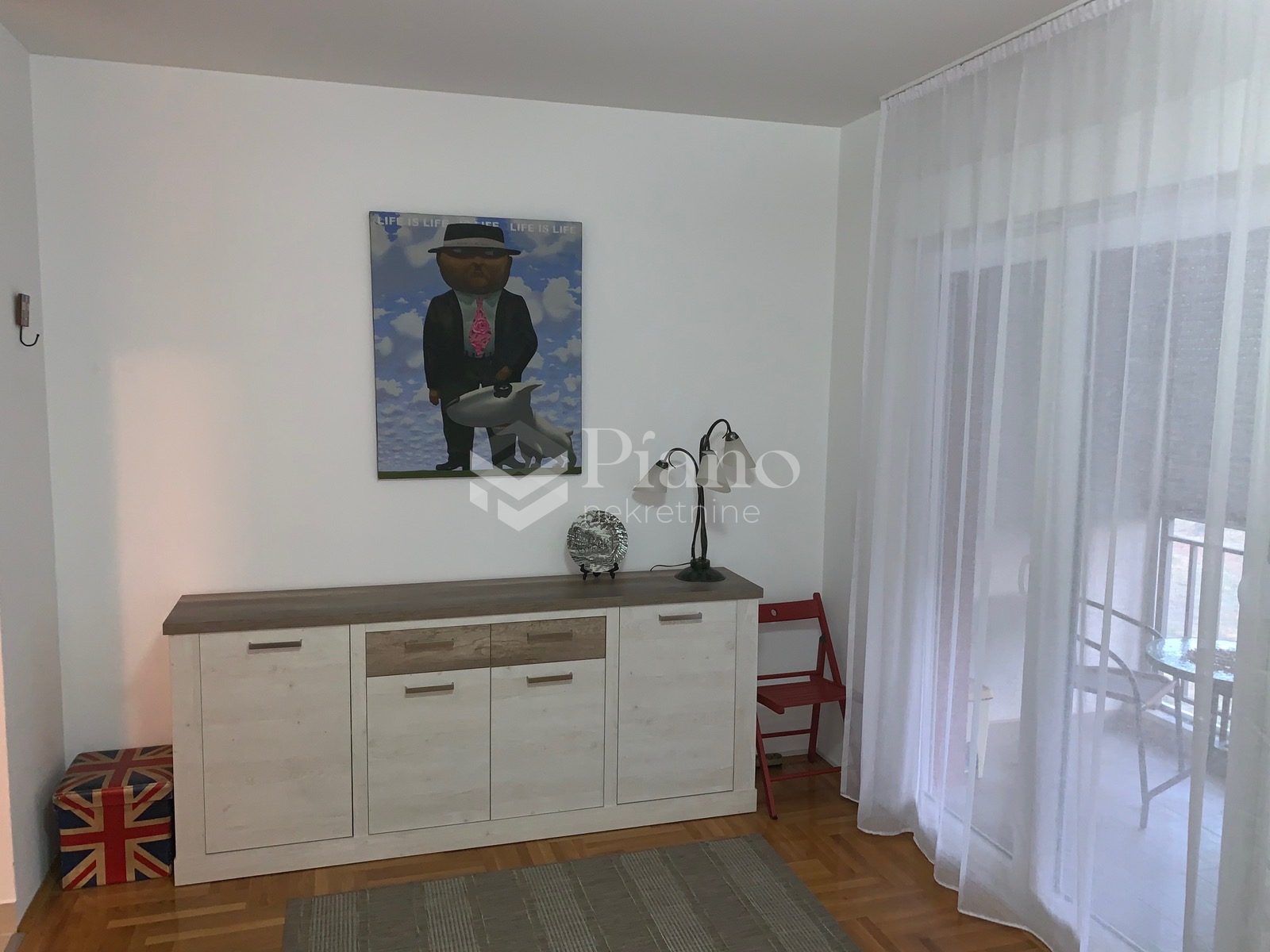 Namještena garsonjera, Stari aerodrom