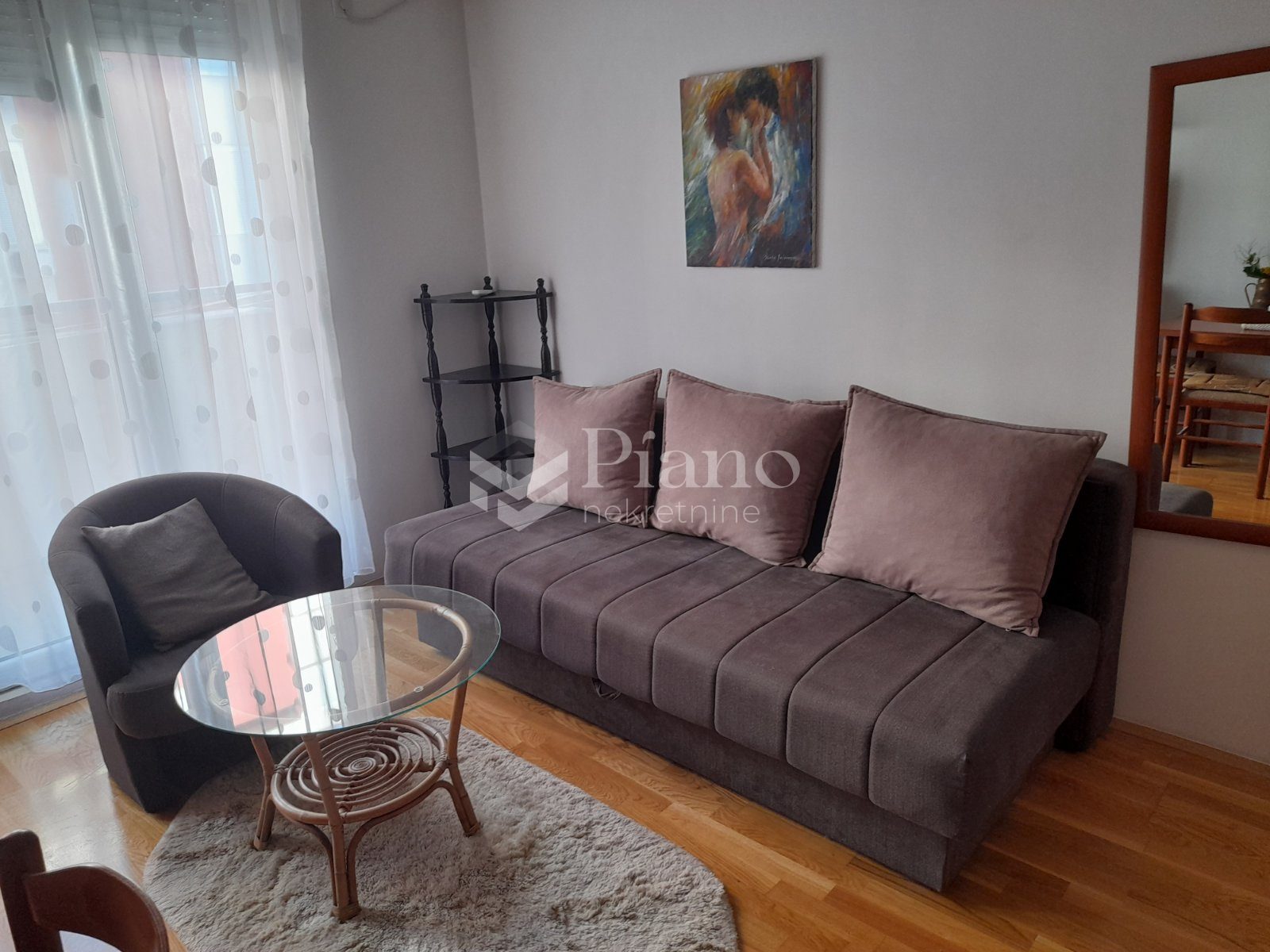 Namještena garsonjera, Ljubovic