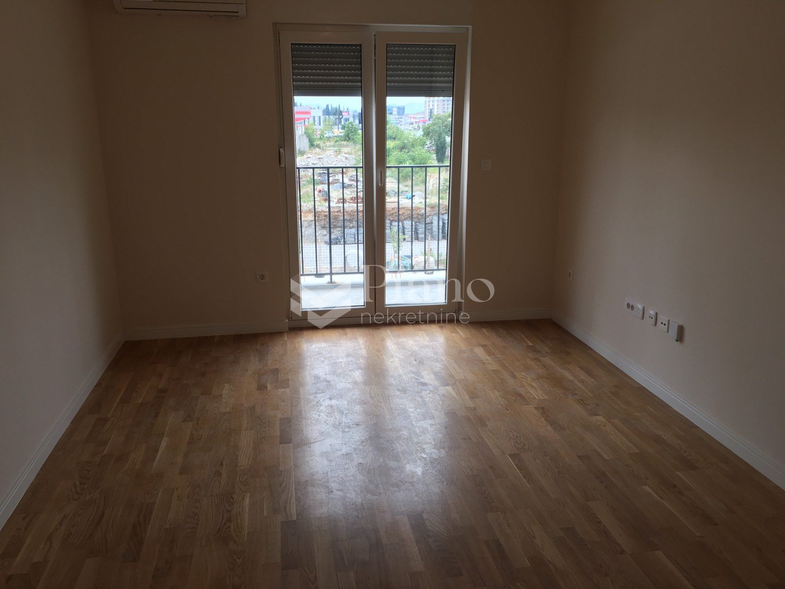 Nenamješten jednosoban stan na Zabjelu