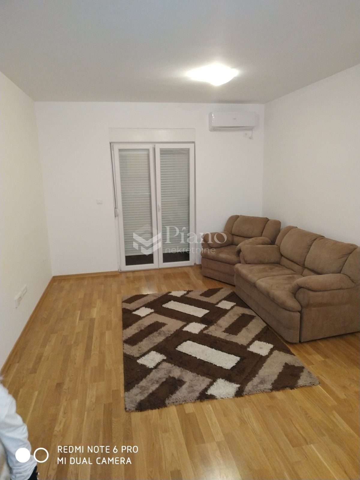 Polunamješten jednosoban stan na Tuškom putu