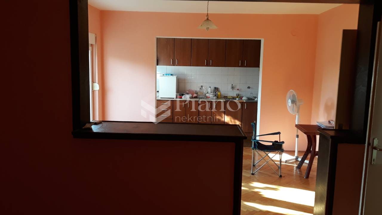 Nenamješten dvosoban stan na Zabjelu