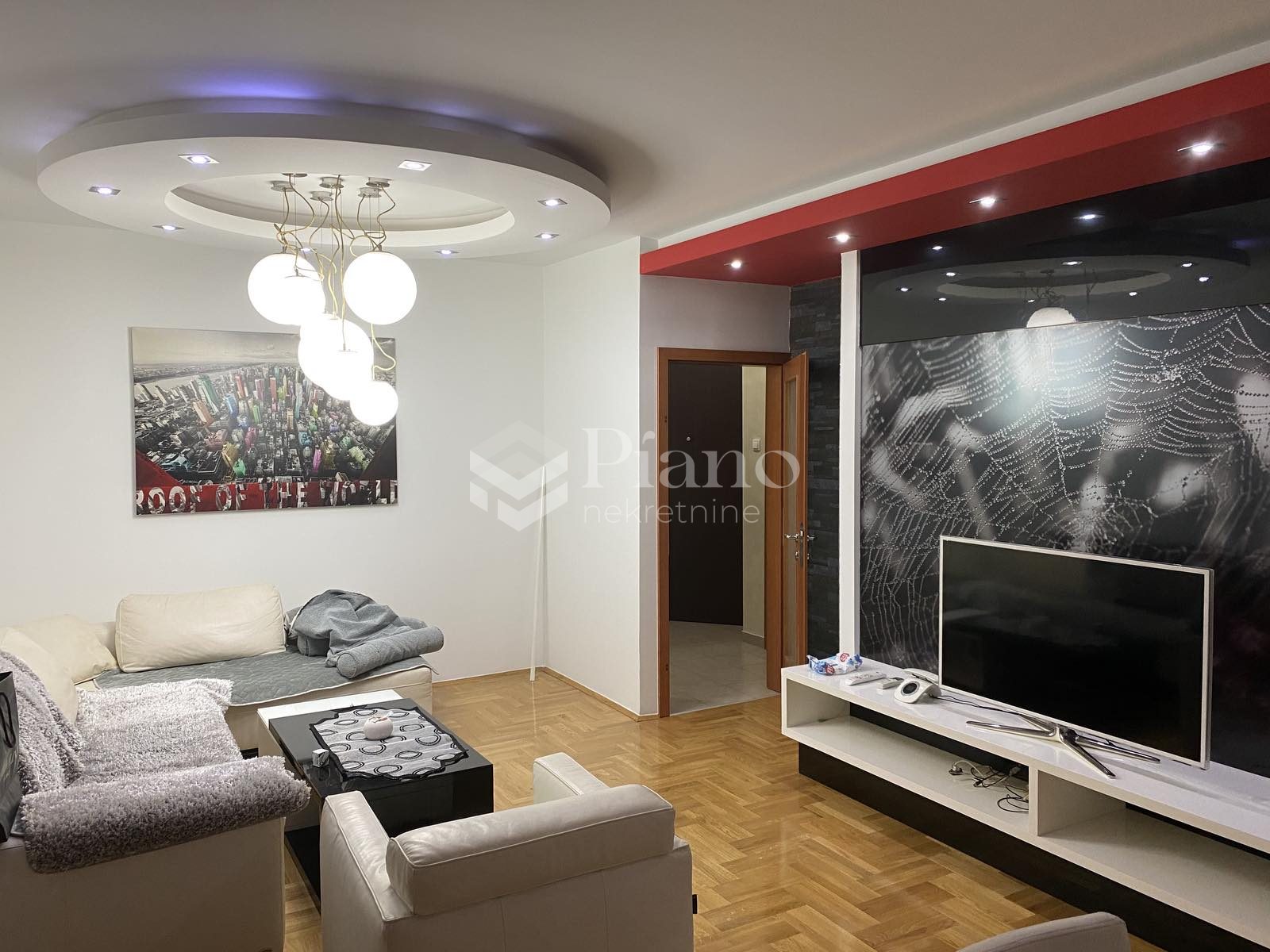 Namješten dvosoban stan, Tuški put