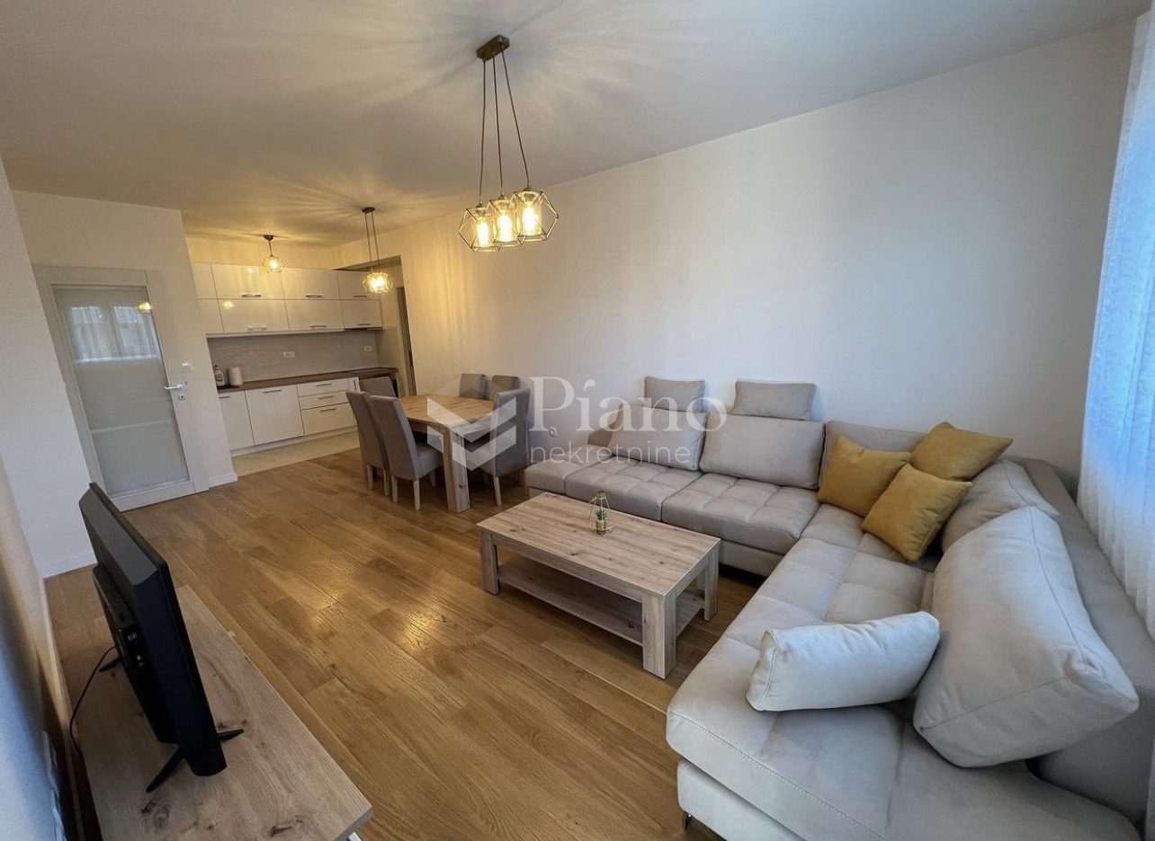 Namješten jednosoban stan, Central Point