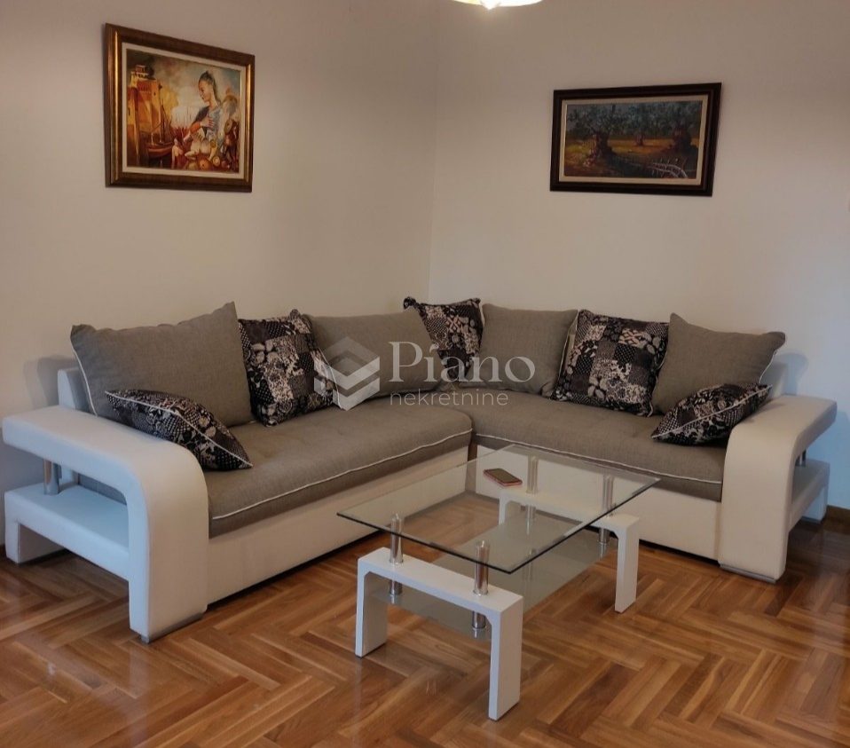 Namješten jednosoban stan, Gintaš