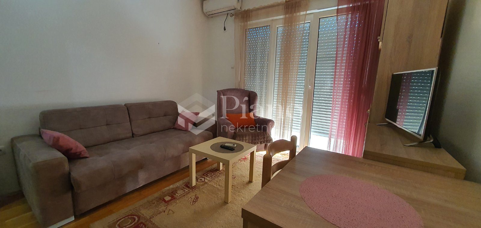 Namještena garsonjera, Ljubovic