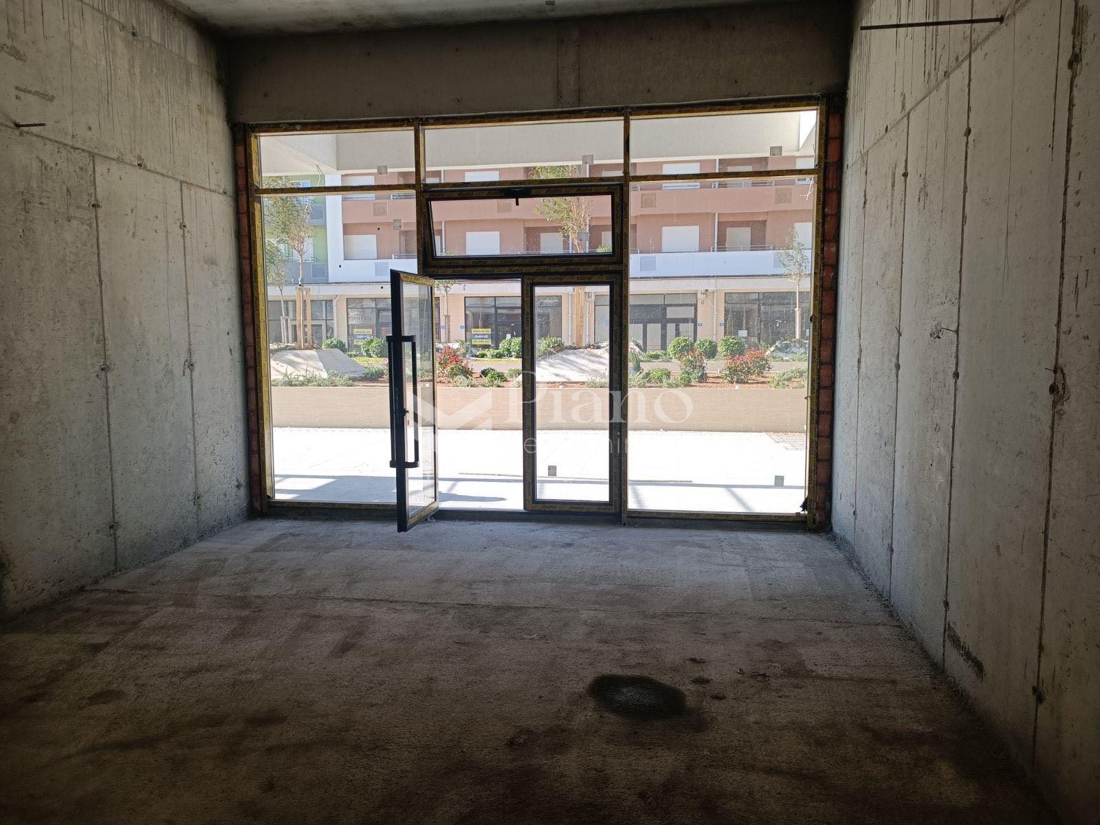 Nenamješten poslovni prostor, Central Point