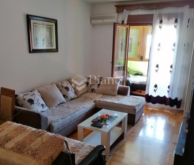 Furnished studio apartment, Tuski put