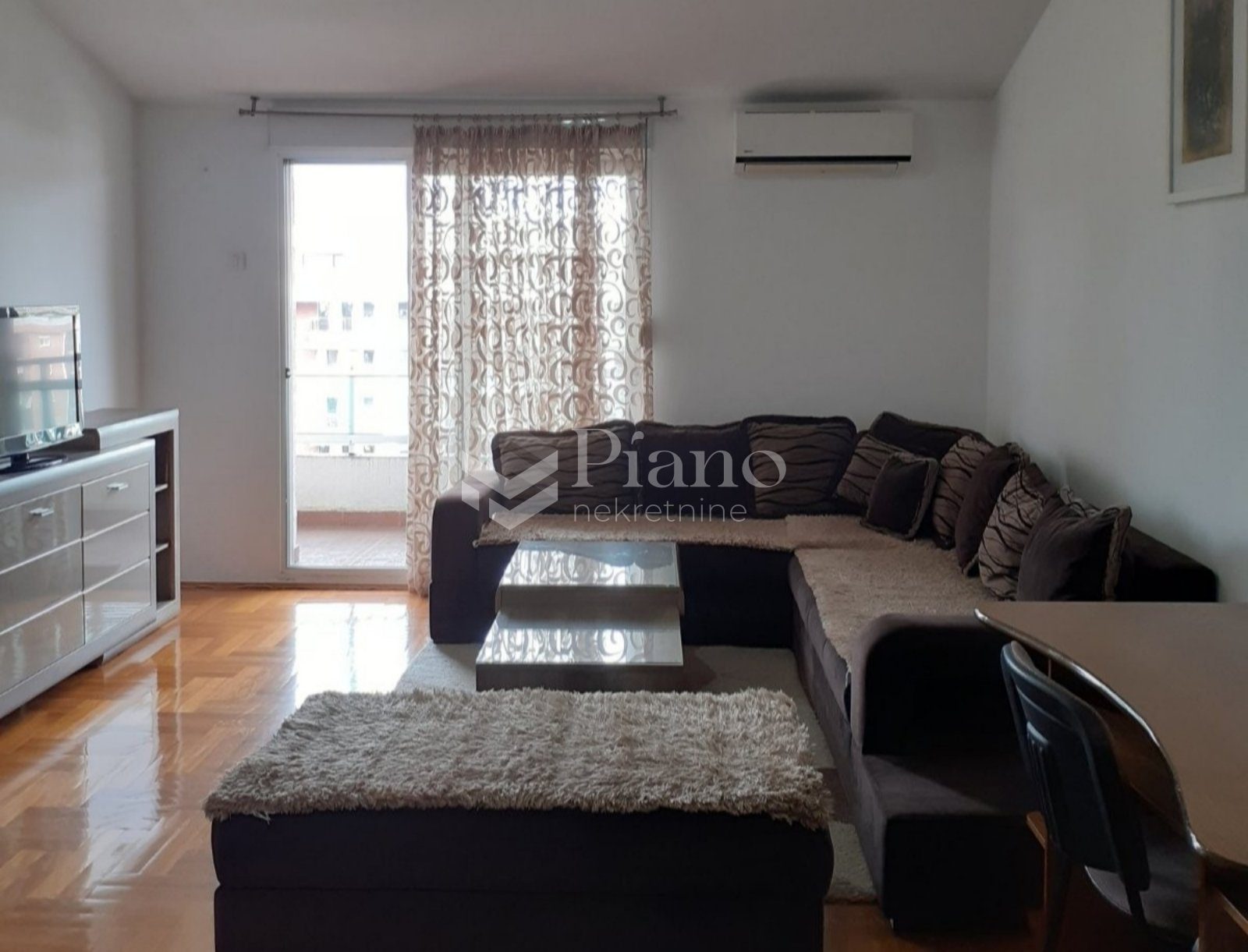 Furnished three bedroom apartment in Blok 9