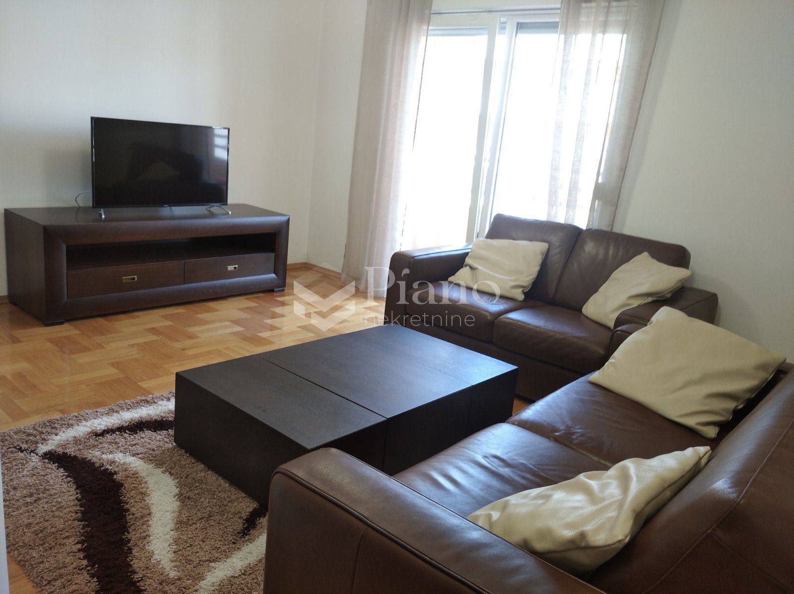 Namješten dvosoban stan u City kvartu