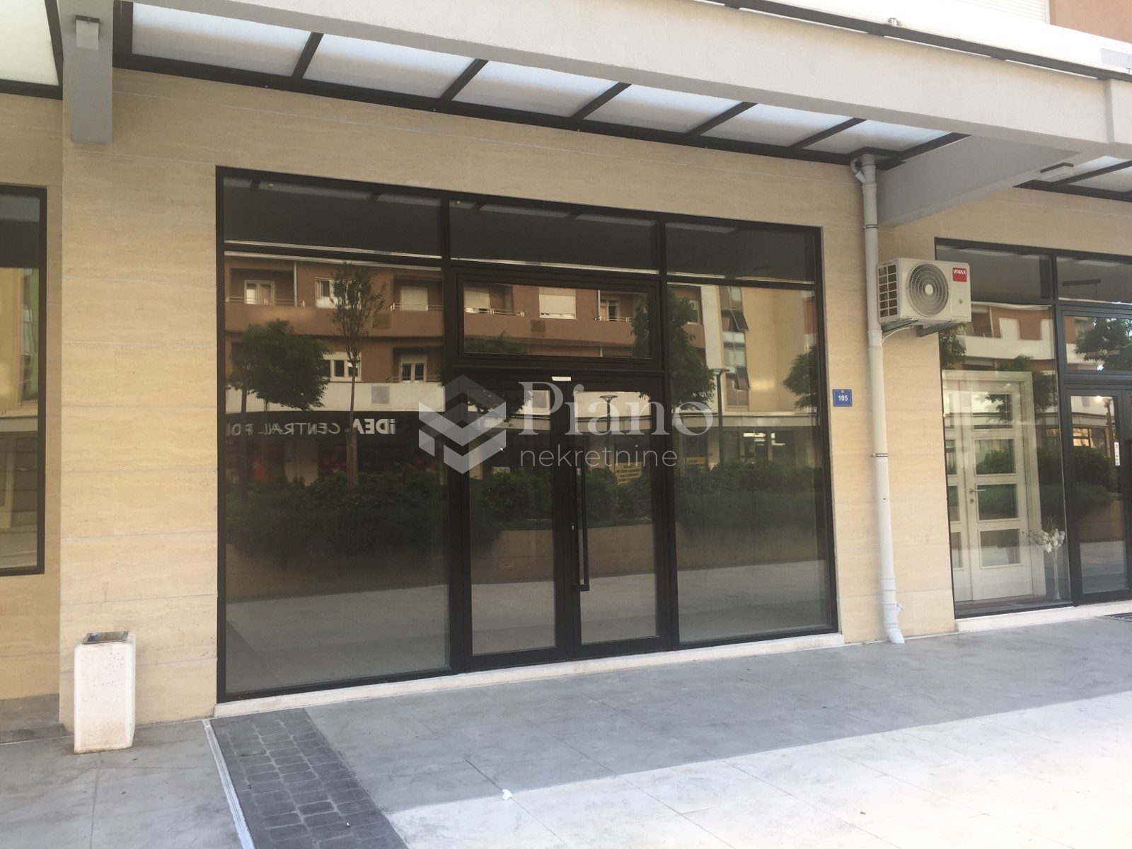 Unfurnished office space, Central Point