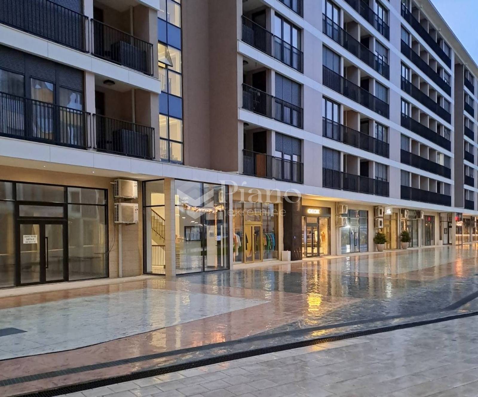 Unfurnished office space, near Capital Plaza