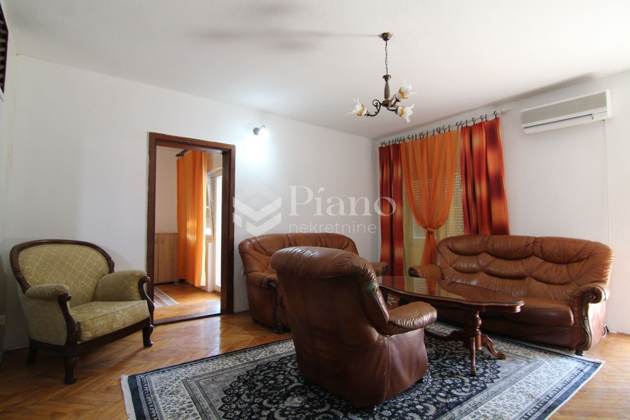 Namješten trosoban stan, Stari Aerodrom