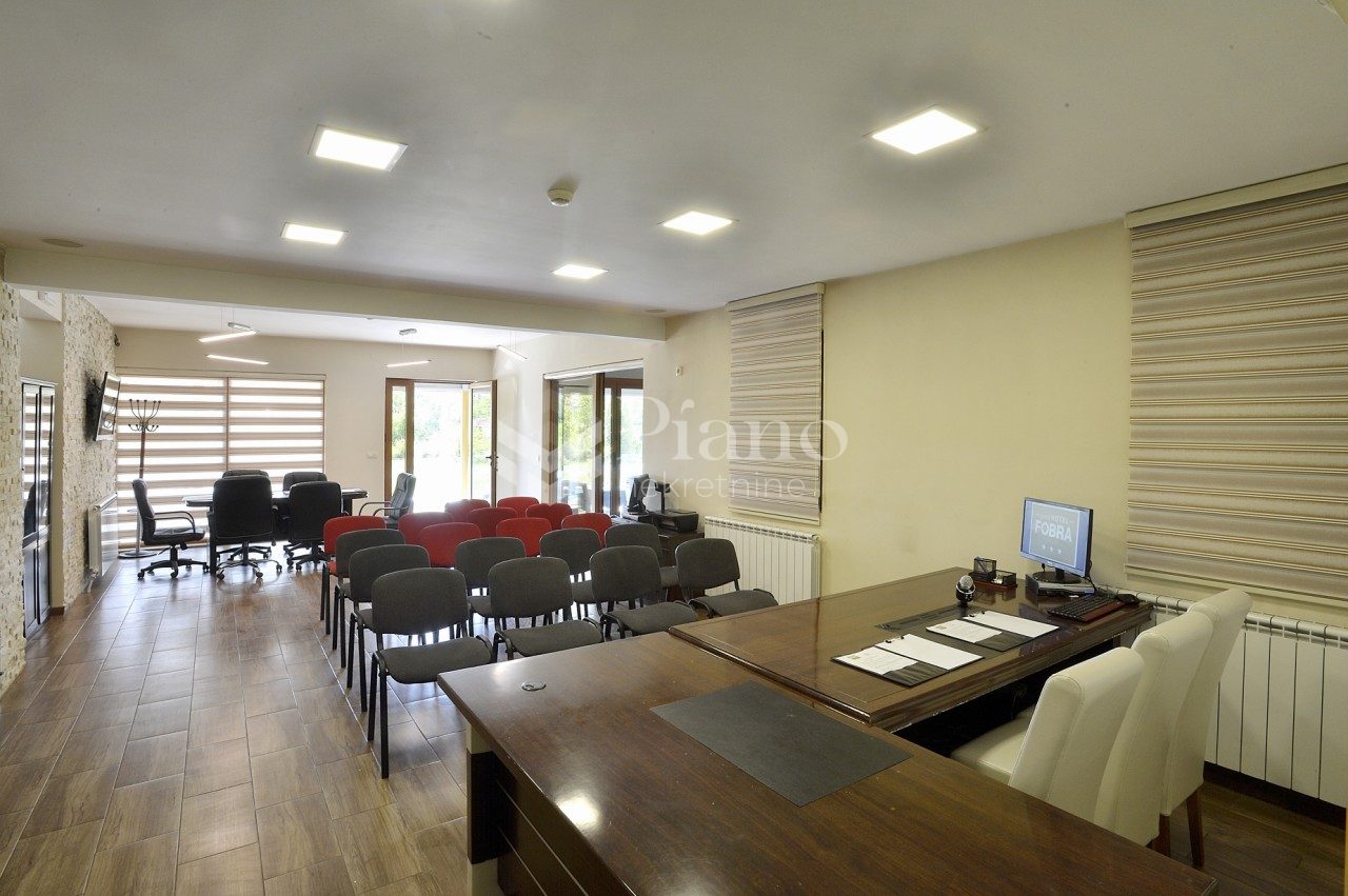 Namješten poslovni prostor, Obala Ribnice