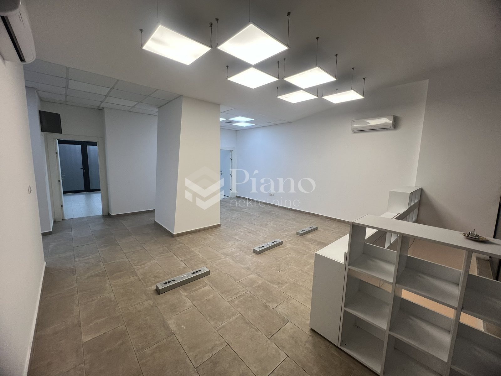 Nenamješten poslovni prostor ,  Blok 5