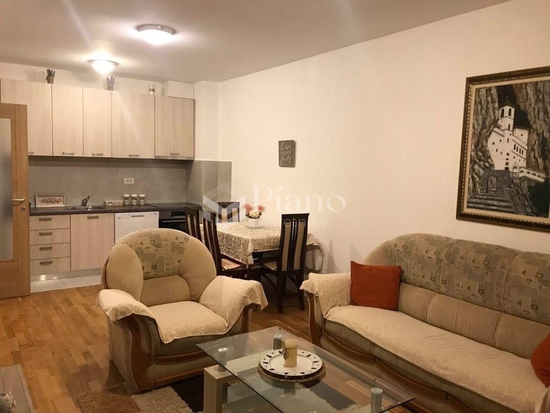 Namješten dvosoban stan, Stari Aerodrom