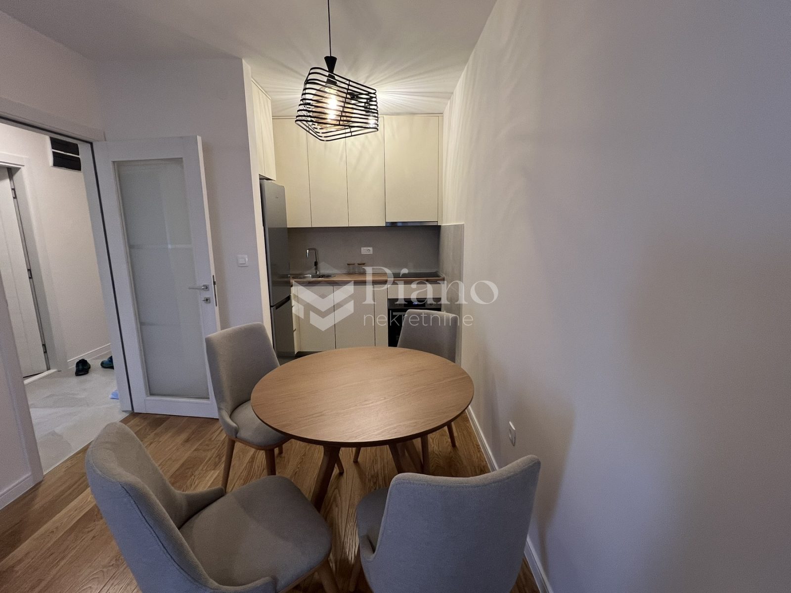 Furnished one bedroom apartment, Central Point