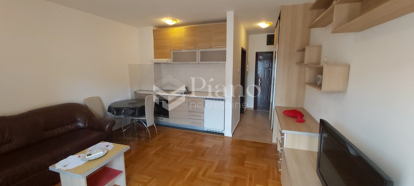 Namještena garsonjera, Delta