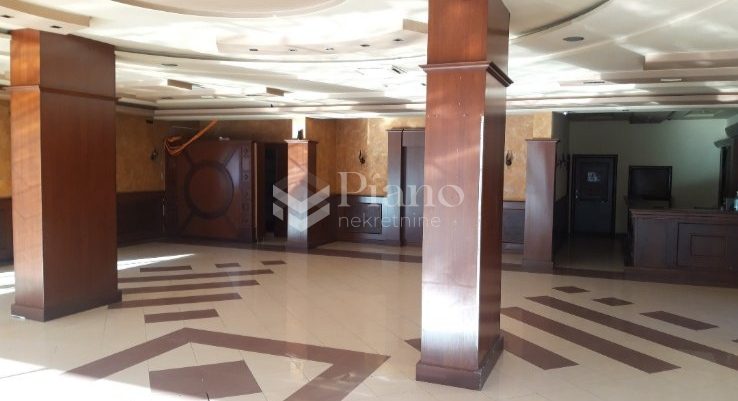 Nenamješten poslovni prostor, Momišići