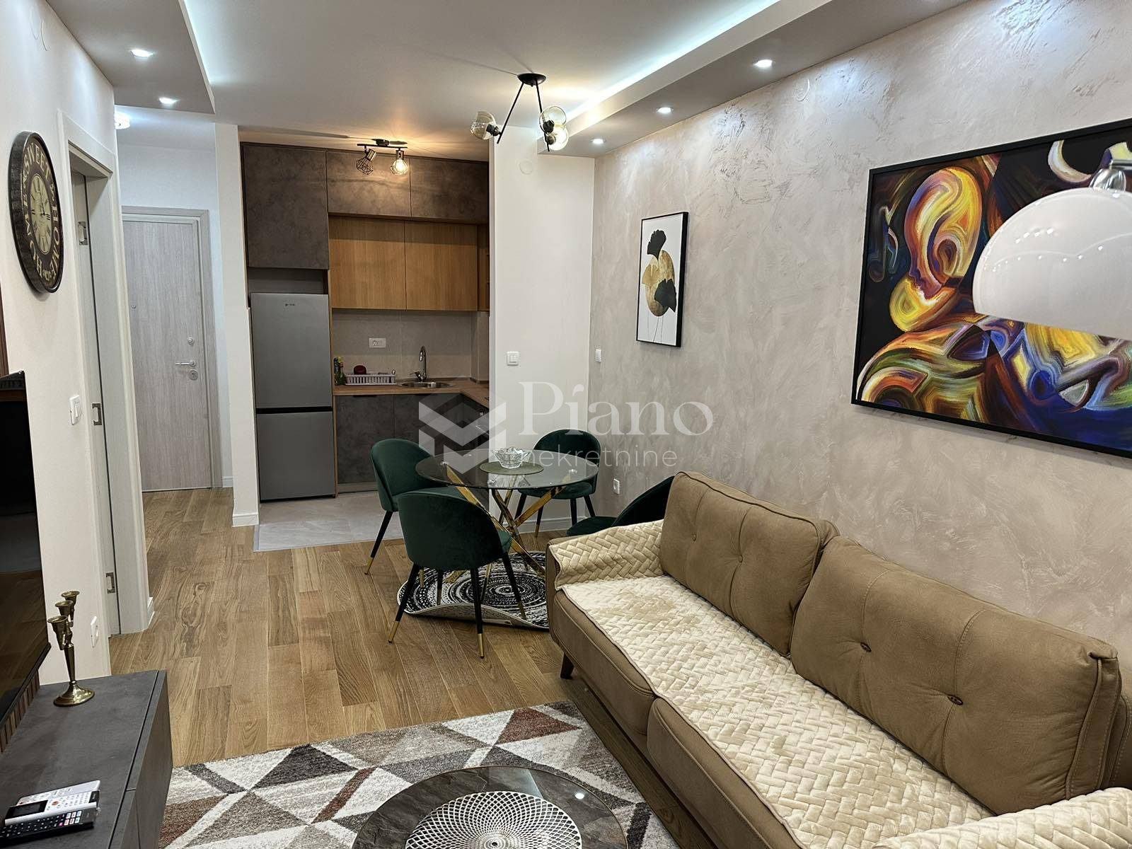 Furnished one bedroom apartment, Central Point