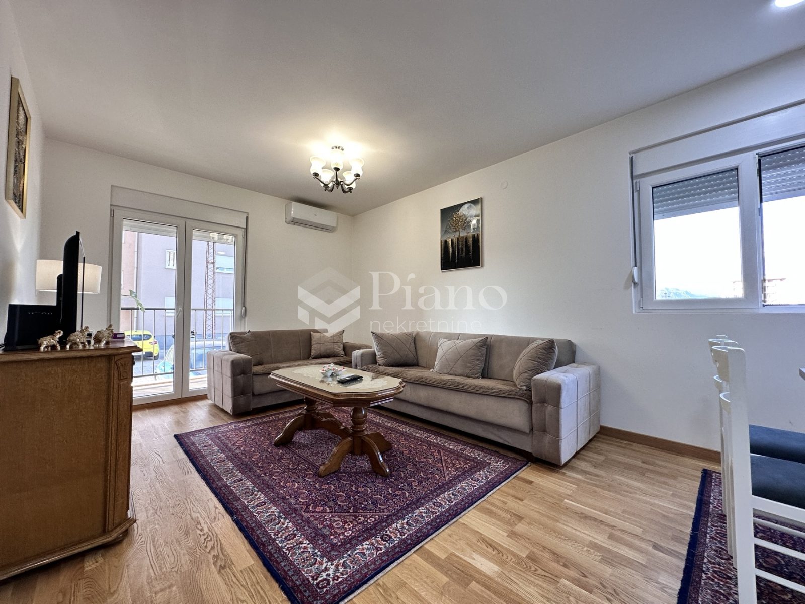 Namješten dvosoban stan, Zabjelo