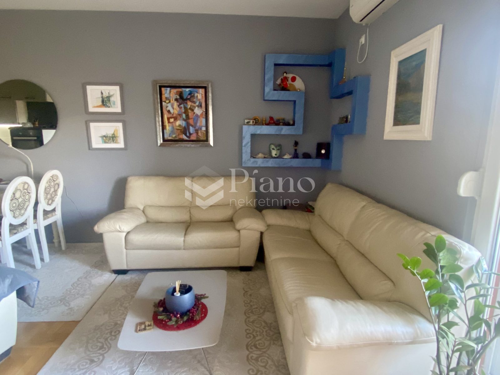 Namješten dvosoban stan, Stari aerodrom