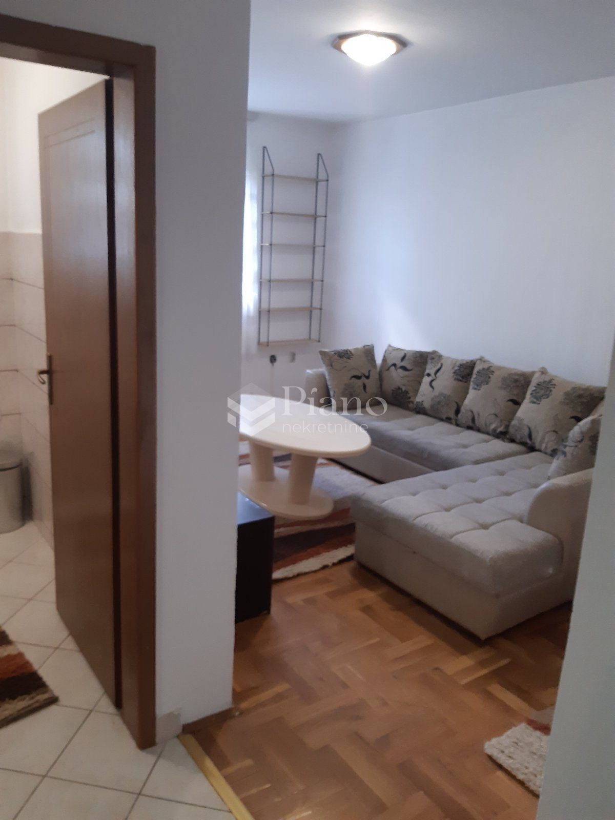 Namješten jednosoban stan, Stari Aerodrom