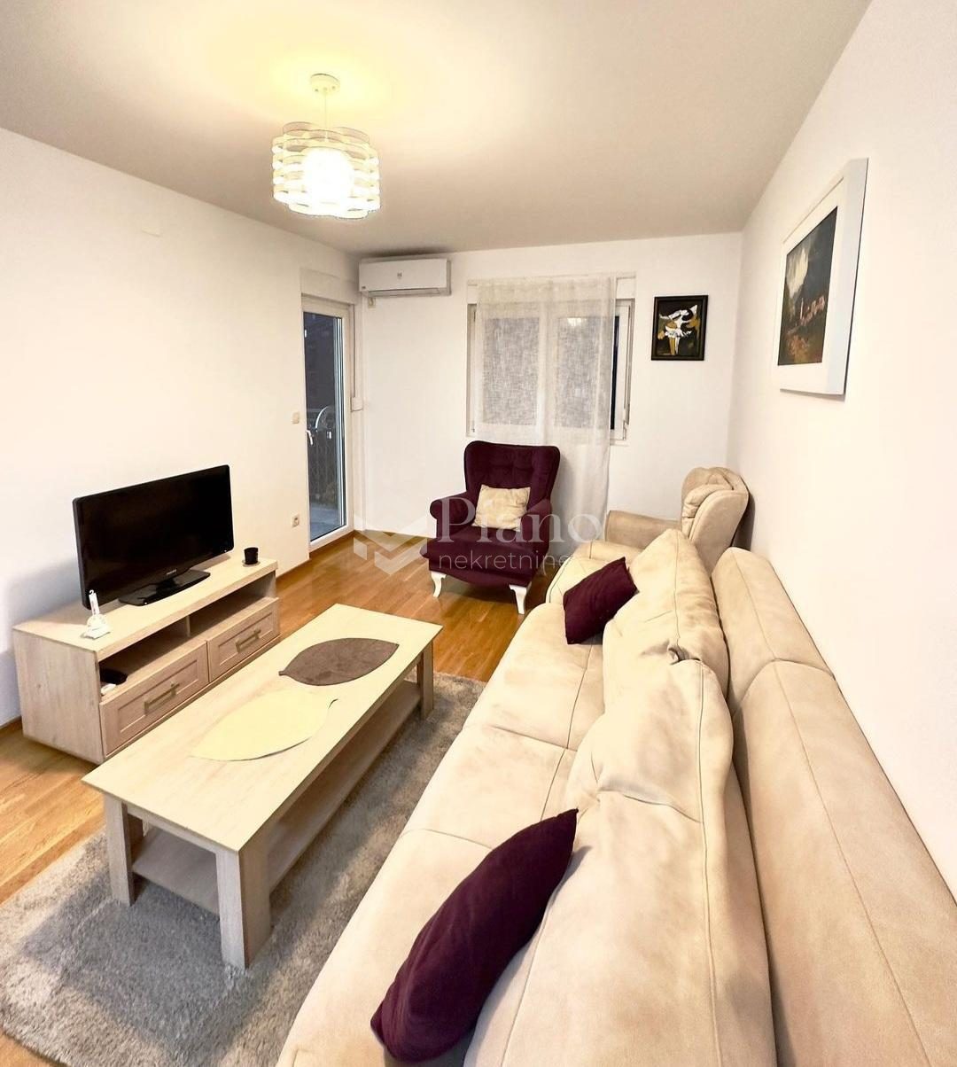 Namješten jednosoban stan u City Kej-u