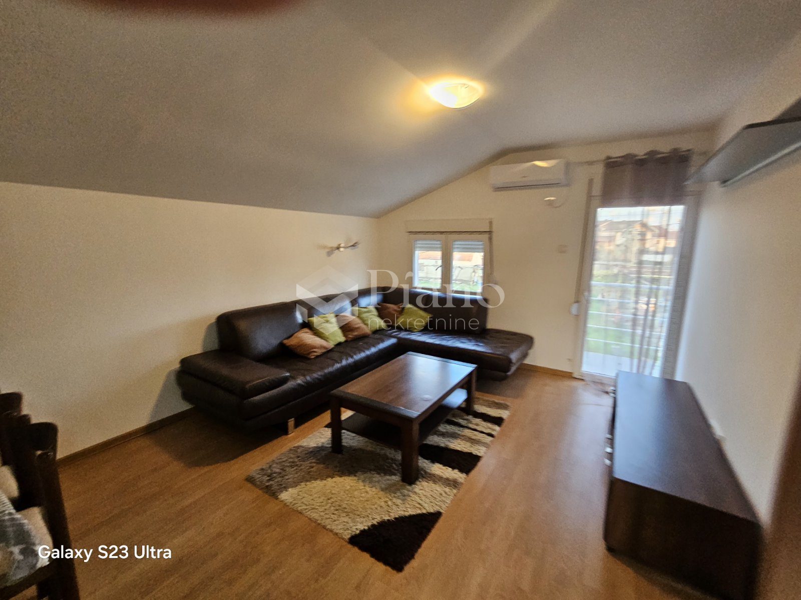 Namješten dvosoban stan, Gornja Gorica