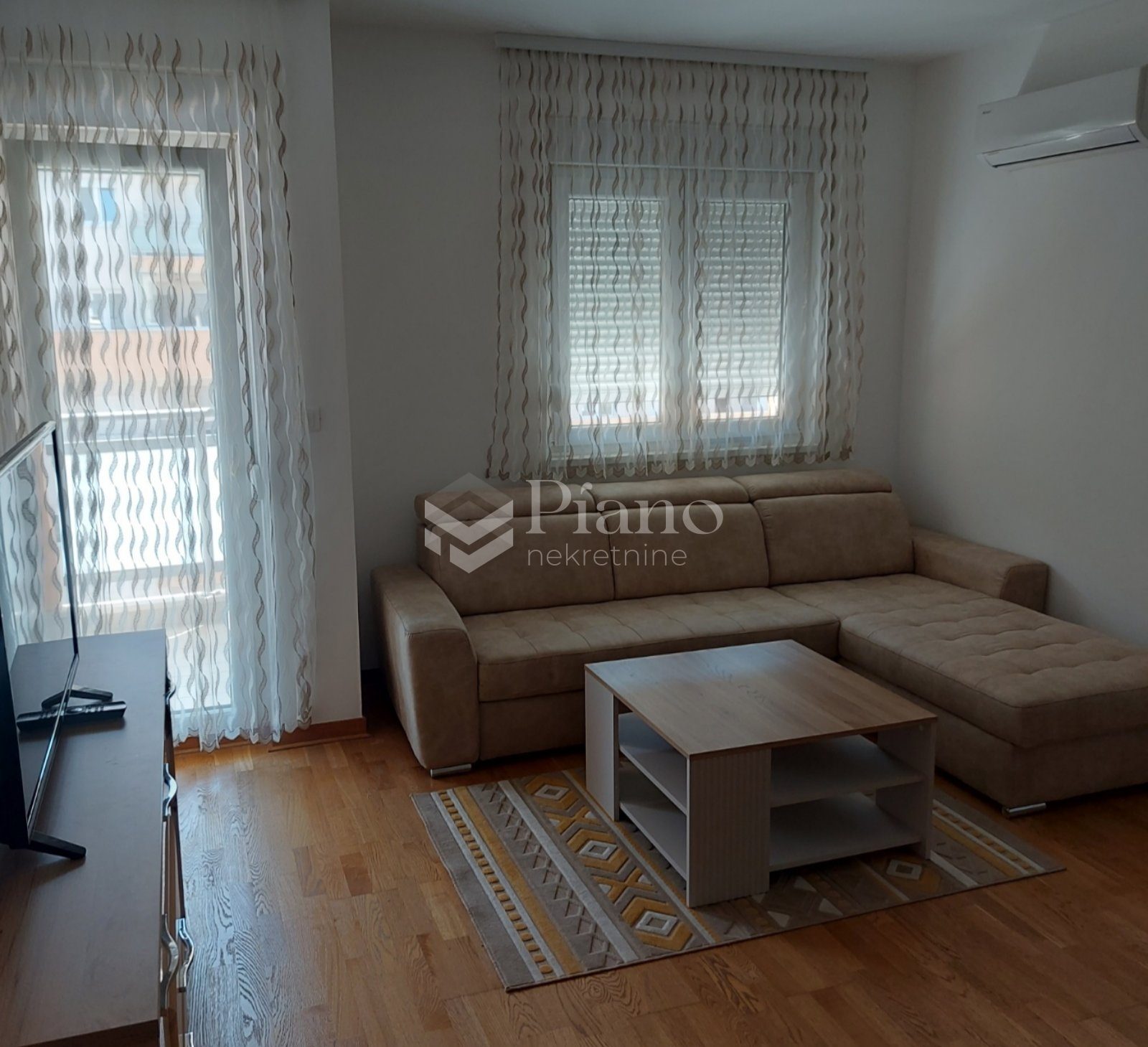 Namješten jednosoban stan, Zagorič