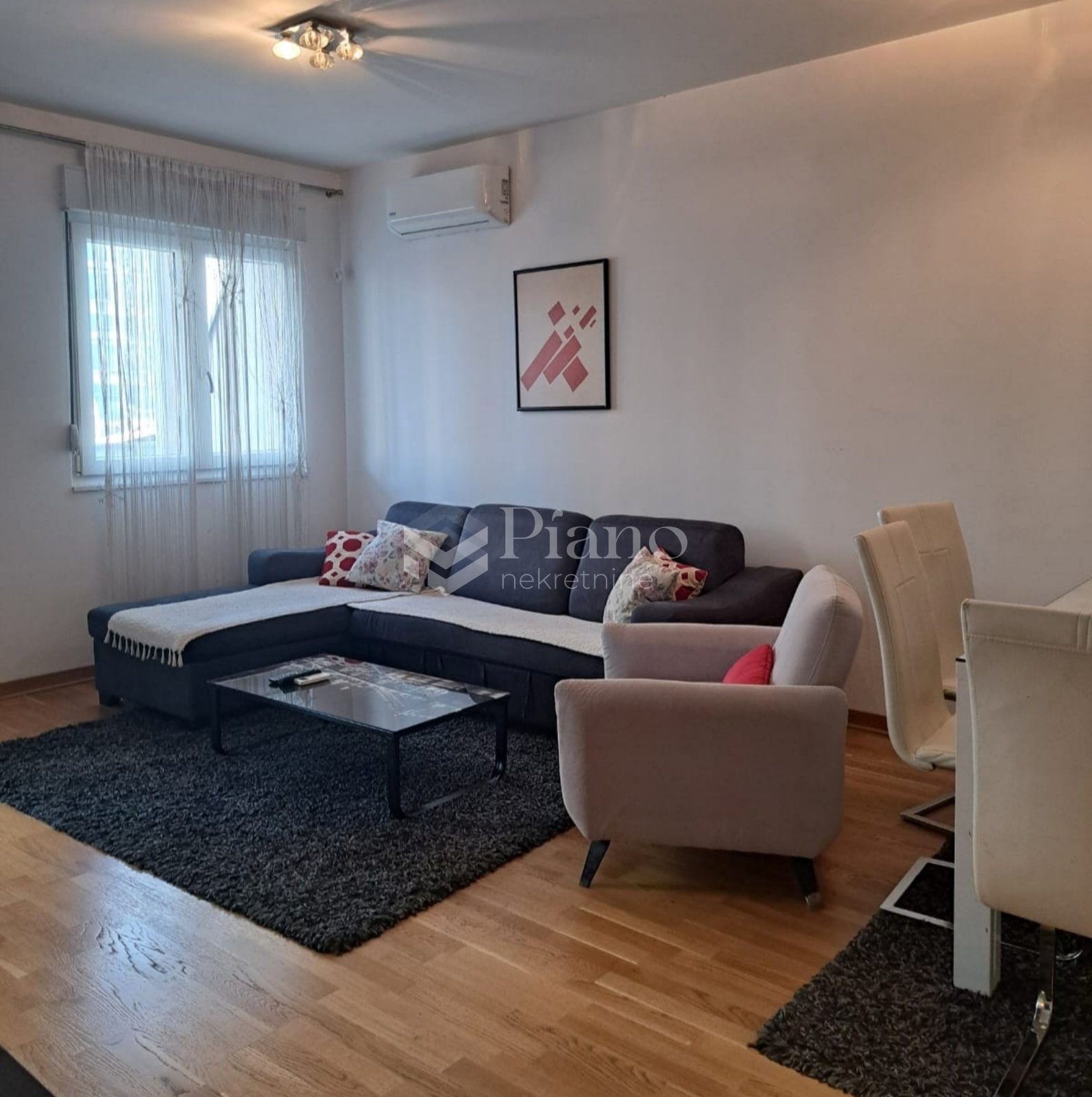 Namješten dvosoban stan u City kvartu