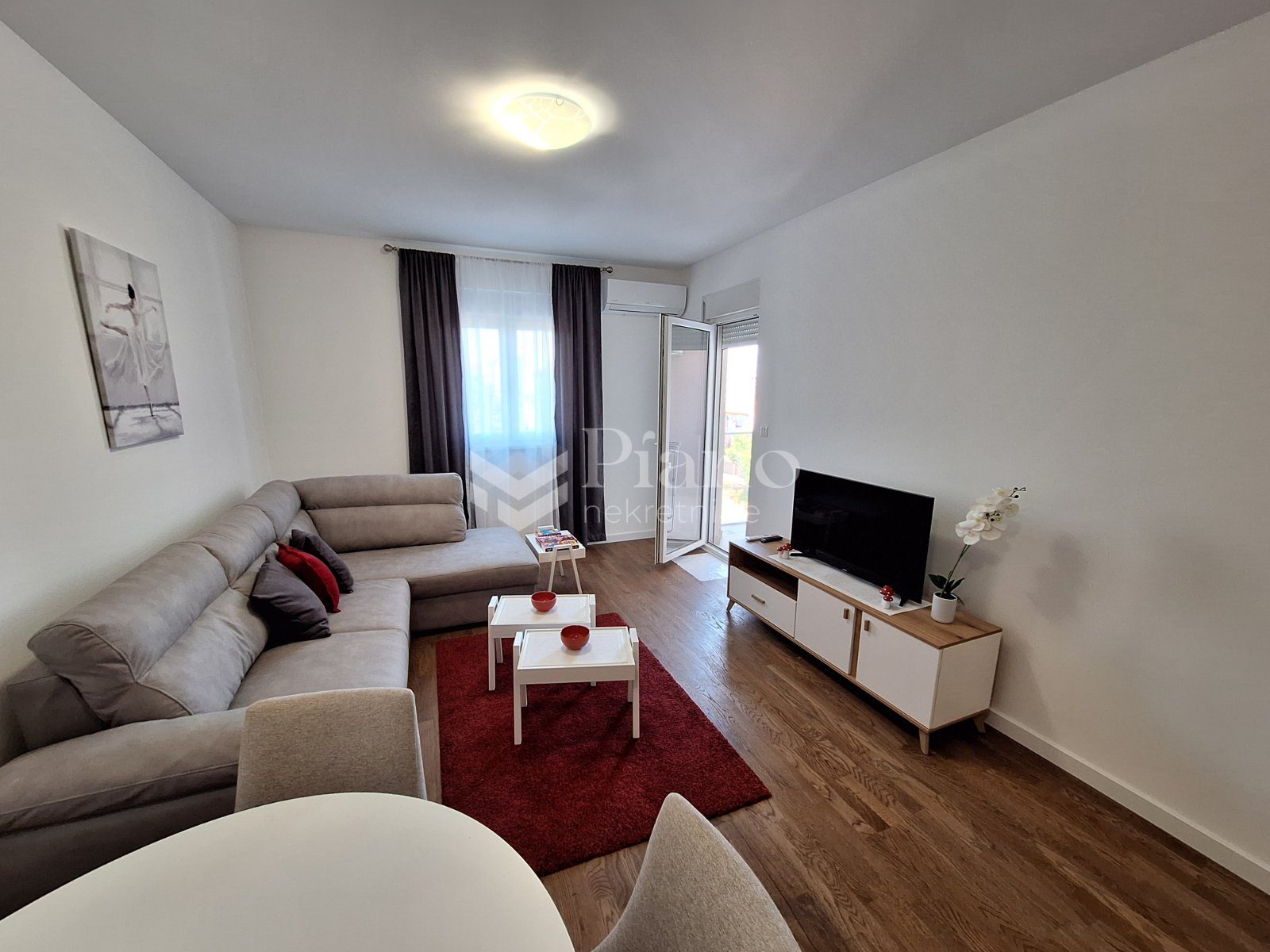 Namješten jednosoban stan, Stari Aerodrom