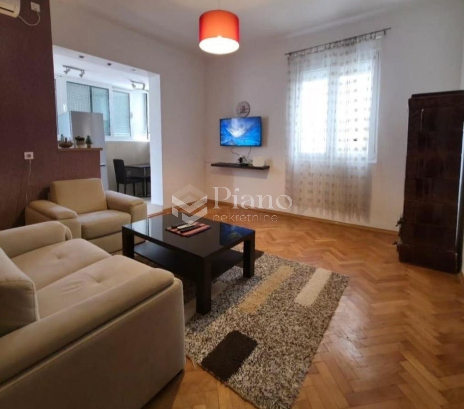 Namješten dvosoban stan u centru grada