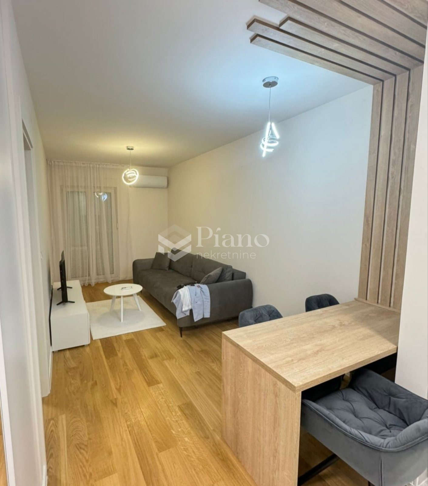 Namješten jednosoban stan, Central Point