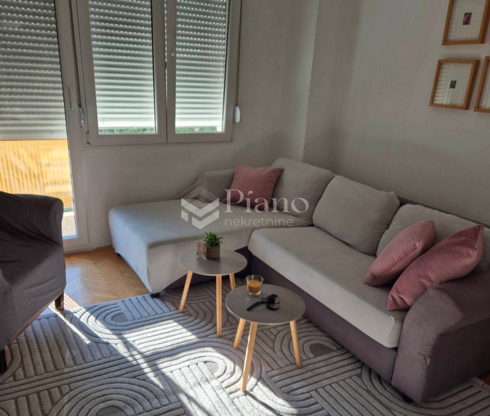 Namješten dvosoban stan, Preko Morače